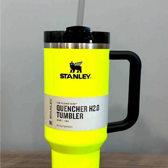 🖤🥎 Stanley NEW LIMITED 40oz Quencher NEON YELLOW 🥎🖤 - Picture 5 of 8